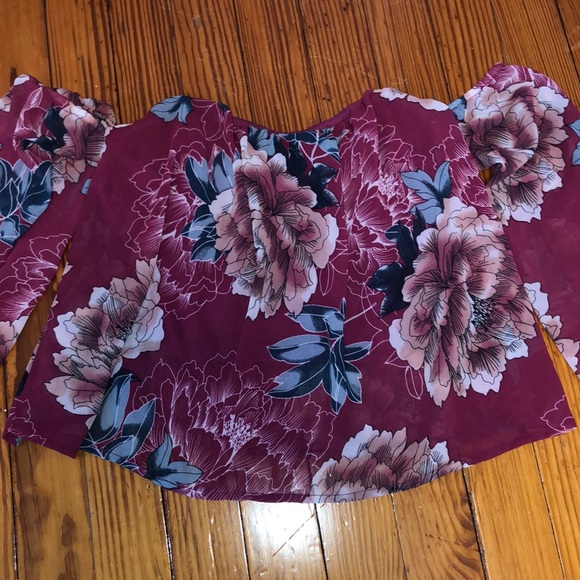 CHARLOTTE RUSSE FLOWLY OFF THE SHOULDER CROP TOP - Picture 2 of 5